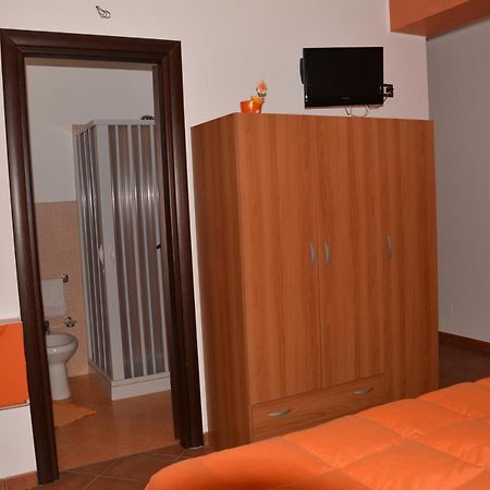 Bed and Breakfast A Due Passi Dal Mare Capo dʼOrlando Exterior foto