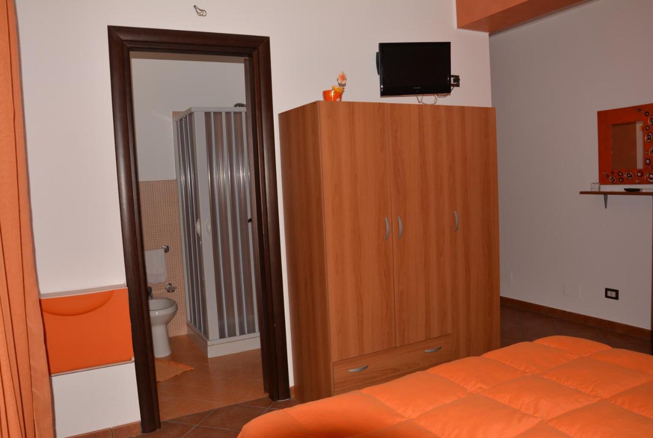 Bed and Breakfast A Due Passi Dal Mare Capo dʼOrlando Exterior foto