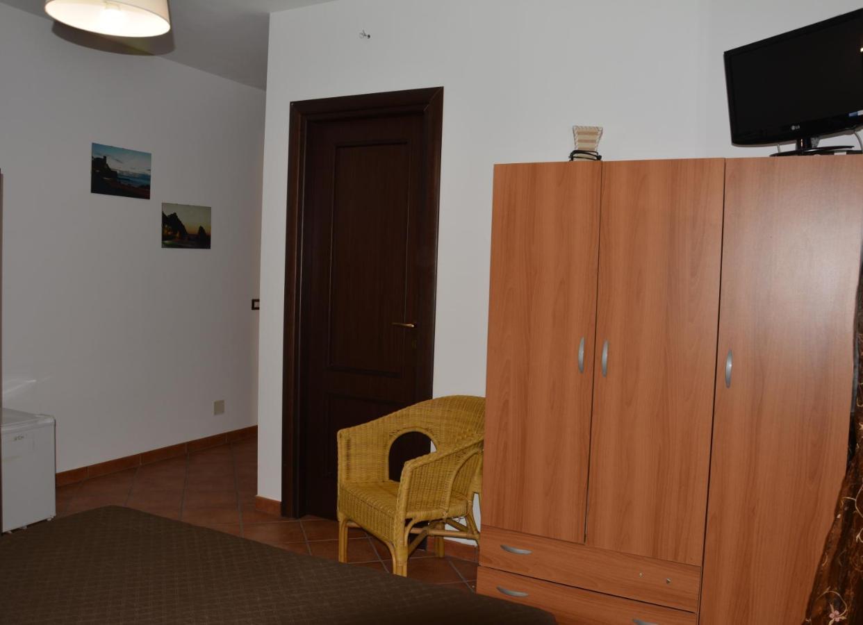 Bed and Breakfast A Due Passi Dal Mare Capo dʼOrlando Exterior foto